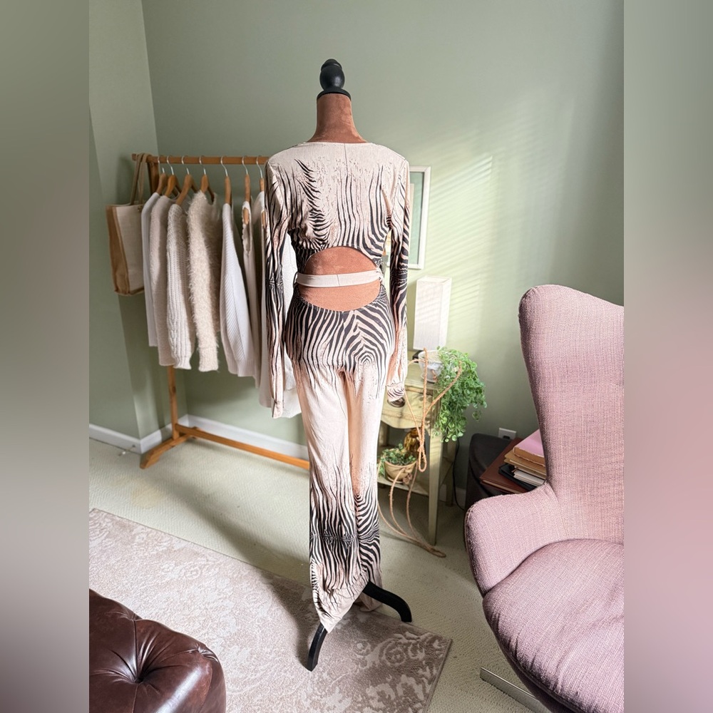 Elegant Black and Cream Jumpsuit - Picture 13 of 13